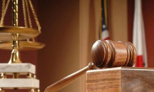 بسیاری از افراد نمی‌دانند که برای شکایت کیفری ابتدا باید به کجا مراجعه کنند، یا چرا پرونده‌شان ابتدا در دادسرا بررسی شده و سپس به دادگاه فرستاده می‌شود.