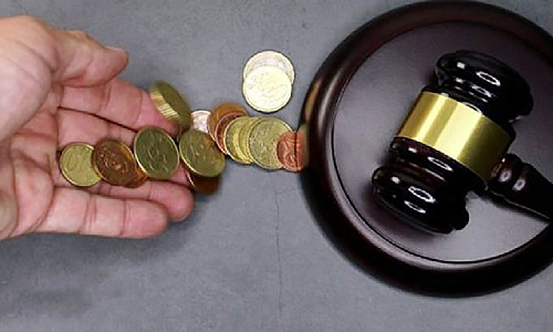 با افزایش قیمت سکه و مشکلات اقتصادی، بسیاری از زوجین درگیر مسائلی مانند عدم توان پرداخت یکجای مهریه هستند. در چنین شرایطی، یکی از راهکارهای قانونی و رایج، تقسیط مهریه است. تقسیط یا قسط‌بندی مهریه یعنی تقسیم مبلغ مهریه به اقساط قابل پرداخت بر اساس توان مالی زوج.